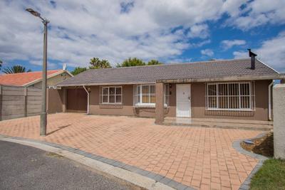 House For Sale in Somerset West, Somerset West