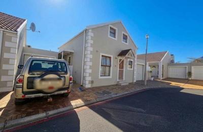 Townhouse For Sale in Somerset Ridge, Somerset West